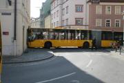 Elf Verletzte gab es, als ein Linienbus das Gebäudfe an der Kurve zum Bismarckplatz rammte.     Alle Fotos: Staudinger