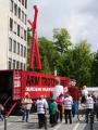 Unterschriftensammlung für Mindestlohn auf dem Ernst-Reuter-Platz.