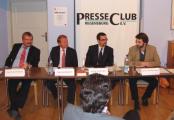 NPD-Verbot? Das Podium im Presseclub war skeptisch (v.li.: Gerrit Mannsen, Hans Georg Baumann, Tonio Walter, Armin Pfahl-Traughber). Foto: Aigner