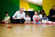 Foto der städtischen Pressestelle: Joachim Wolbergs zu Besuch beim Projekt MaxiMumm.