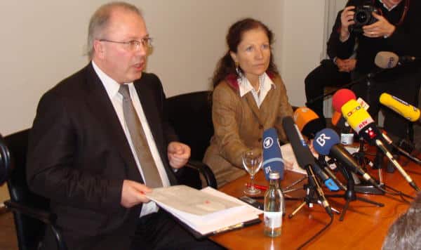 Flucht nach vorn: Bei der Pressekonferenz im Jahr 2010 präsentierten Diözesanssprecher Clemens Neck und Missbrauchsbeauftragte Birgit Böhm alte Fälle und Falschinformationen. Foto: Archiv