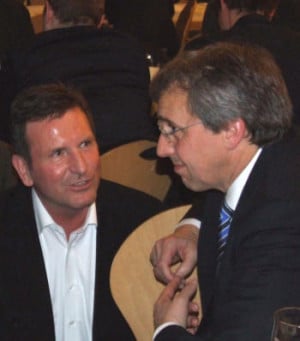 Sind die Zeiten inniger Freundschaft vorbei? CSU-Chef Franz Rieger 2011 mit Wochenblatt-Herausgeber Herbert Zelzer.