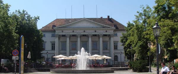 Repräsentativ, aber nicht für eine Musikschule geeignete, sagen Kritiker über das Palais am Bismarckplatz. Foto: Archiv