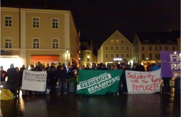 Was tun? Was tun! Wir alle sind in unserem Land mitverantwortlich. Nehmen wir uns die Worte von Anton Rothfischer, Bürgermeister aus Wörth a.d. Donau zu Herzen: „Die Flüchtlinge gehören zu uns wie jeder andere auch.“ Tragen auch Sie Ihren Teil dazu bei. Frohe Weihnachten