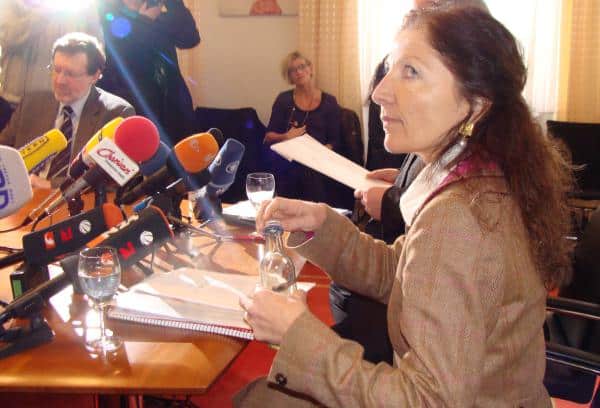Flucht nach vorn: Die "Missbrauchsbeauftragte" Dr. Birgit Böhm bei der Pressekonferenz im März 2010. Foto: Archiv