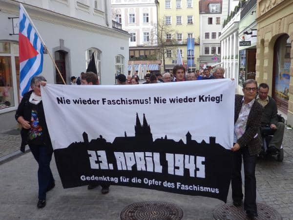 Etwa 150 Menschen gedachten am Dienstag der Opfer des Faschismus. Foto: as