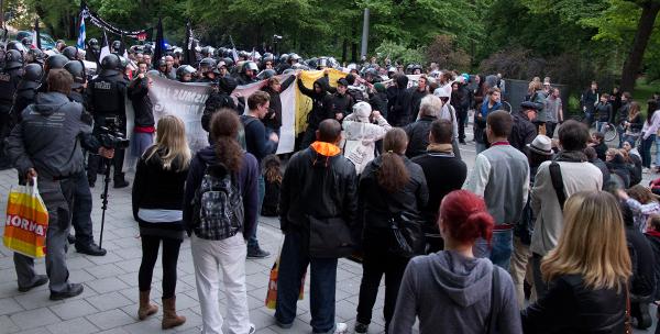 Kein Durchkommen: Bereits nach 100 Metern war der Aufmarsch beendet. Foto: as