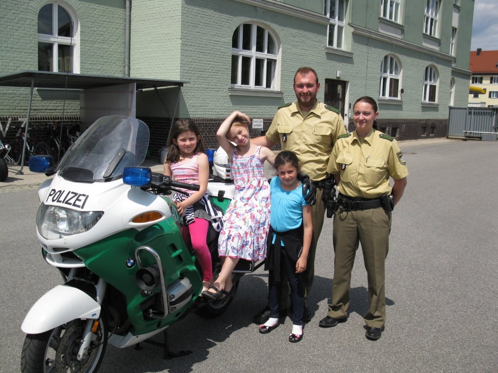 Erinnerungsfoto mit (v.l.n.r): Gresa und Vanessa Isufi, Melanie Underberg, Ferdinand Prösl, Nicole Zeitler