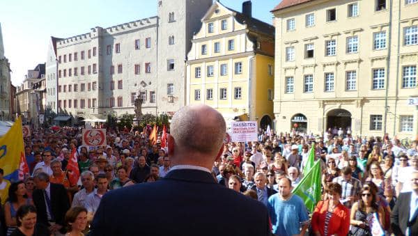 Gegendemonstration am Haidplatz: Sämtliche Parteien im Stadtrat riefen dazu auf.