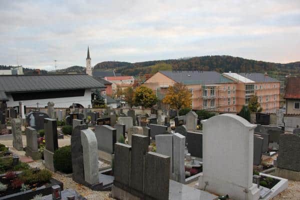 Das tödliche Freyunger Bermudadreieck: Kirche, Altenheim, Friedhof ...