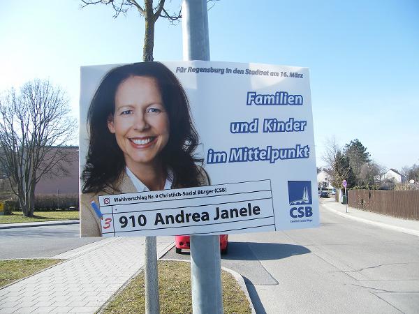 Andrea Janele: Großplakate für die Ehefrau.