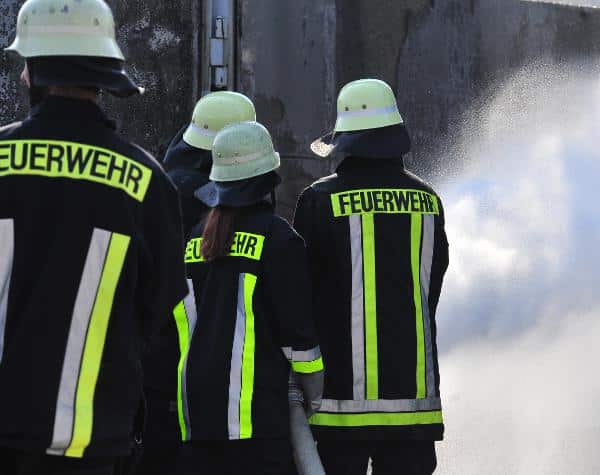 Die Regensburger Berufsfeuerwehr konnte den 53jährigen nur noch tot aus der Wohnung bergen. Symbolfoto: Archiv/ Staudinger