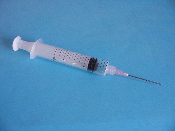 800px-Syringe2