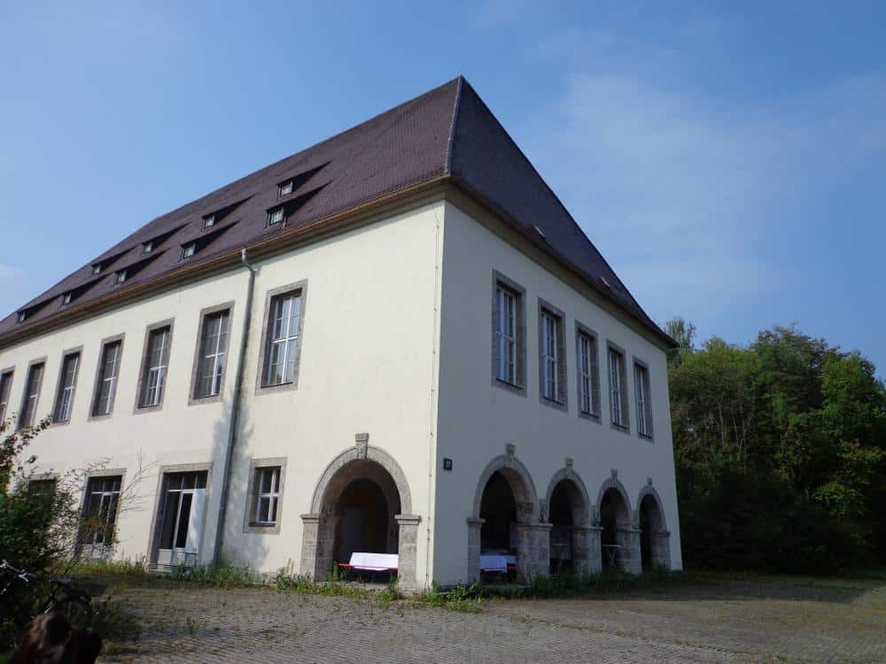 Ein Wahrzeichen der einstigen Nibelungenkaserne: das Wirtschaftsgebäude. Der Koalition gilt das Areal jetzt als Aushängeschild für die Bemühungen um bezahlbaren Wohnraum. Foto: Archiv