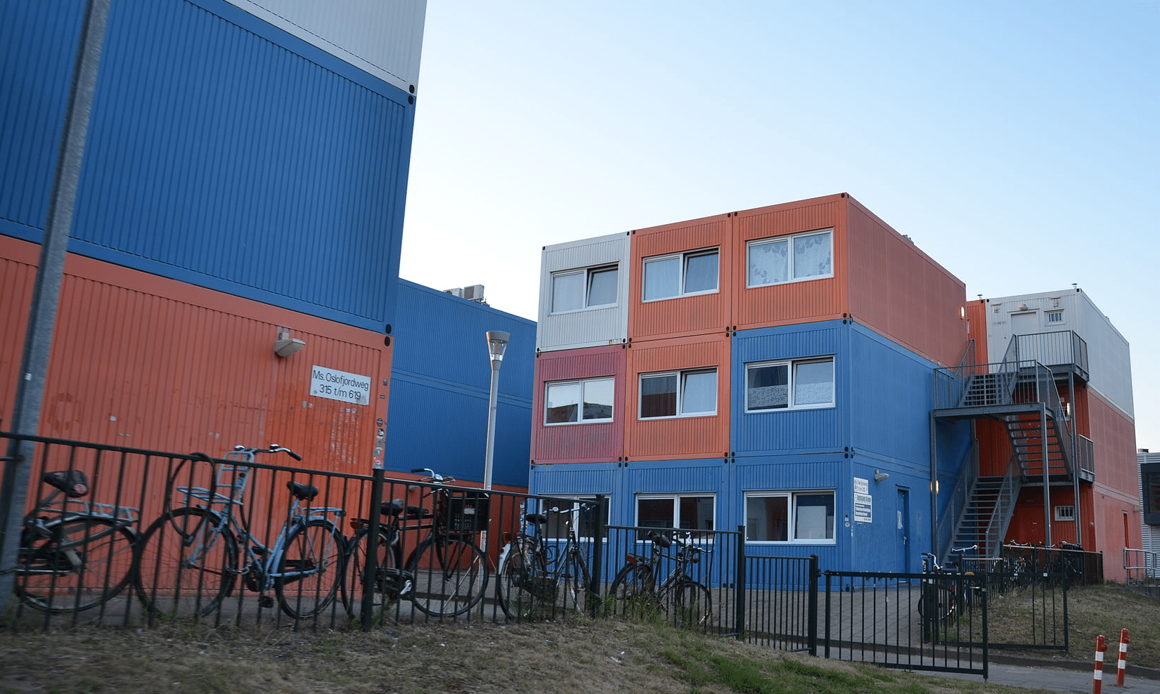 Container für Flüchtlingsunterkünfte: Eine boomende Branche. Foto:  Steven Lek/ Wikipedia/ CC