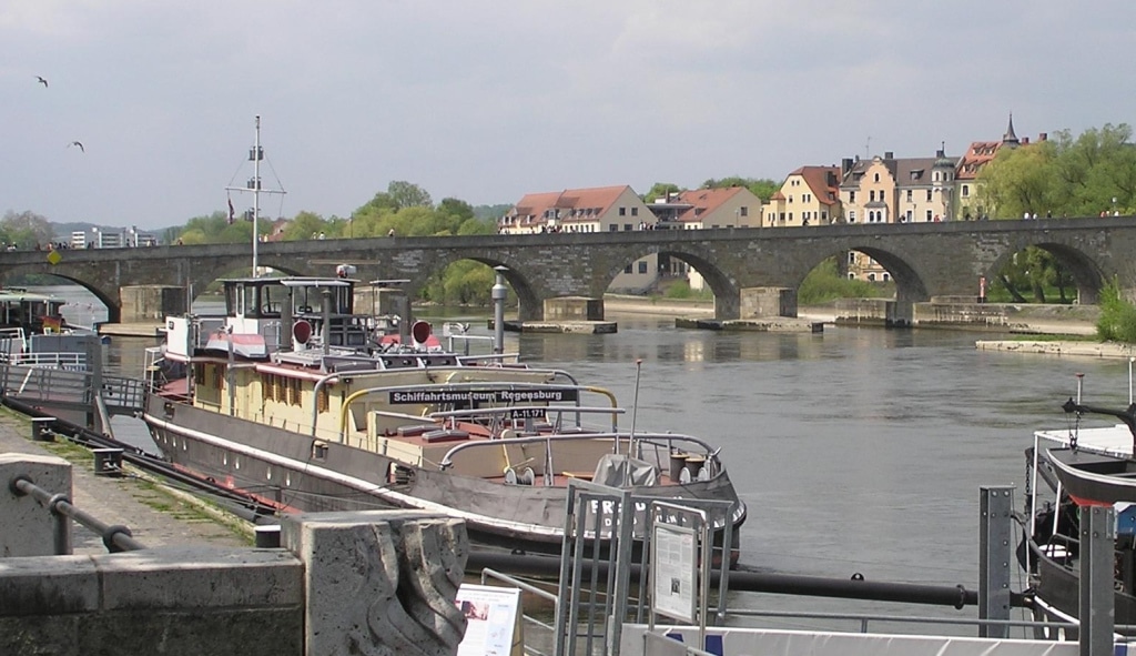 Die Freudenau wurde von dem Boot, das die beiden Frauen losgemacht hatten, leicht beschädigt. Foto: L.Kenzel / Wikimedia Commons.