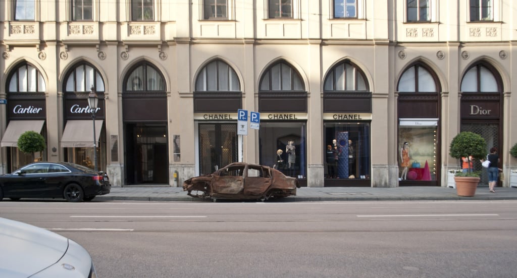 Das Wrack in der Münchner Maximilianstraße. Foto: pm