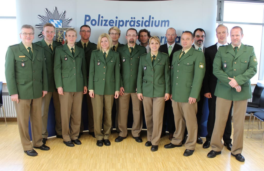 v. l. n. r. PP Gerold Mahlmeister, Christian Weig, KPI Regensburg, Sonja Meindl, PI Wörth an der Donau, Jürgen Strauß, PI Eschenbach i.d. OPf., Tanja Nuß, PI Regensburg Süd, Wolfgang Bayerl, PI Neustadt a.d.Waldnaab, Daniel Mühlbauer, PI Regensburg Süd, Jürgen Mark, KPI Regensburg, Bianca Drechsel, PI Nittendorf, Manfred Klein, KPI Regensburg, Daniel Trenz, PI Auerbach, Klaus Neumeier, KPI Amberg, Sven Buhl, PI Cham, Christoph Meier, PI Nittendorf