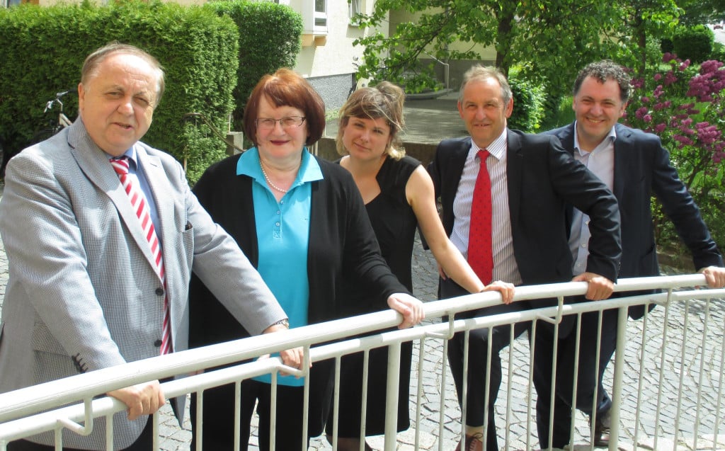 Die Stimmung steht: Norbert Hartl, Margit Kunc, Tina Lorenz, Ludwig Artinger und Horst Meierhofer strahlen um die Wette. Foto: as