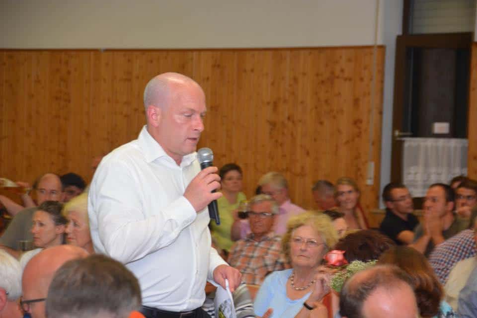 „Diejenigen, denen es gut geht, müssen denjenigen helfen, denen es schlechter geht.“ OB Wolbergs in der SC-Halle. Foto: Thomas Witzgall