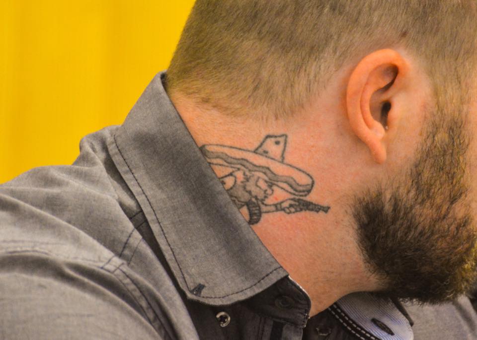 Tattoo-Schaulaufen auf der Anklagebank: Fünf Bandidos werden gefährliche Körperverletzung und schwerer Landfriedensbruch vorgeworfen. Fotos: Witzgall