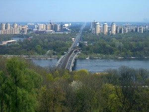 Blick von der City Kiew über den Dnjepr nach Darnitzki. Foto: Cherubino/ Wikimedia Commons