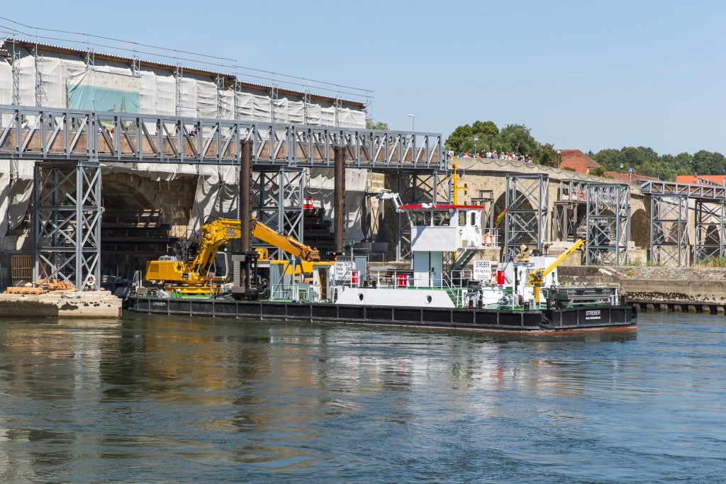 Steinerne Brücke_Gerüst unter Bogen IV abgebaut (2)