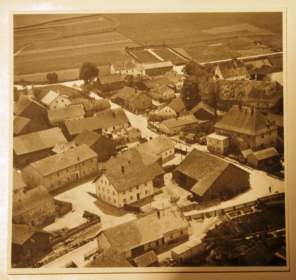 Wetterfeld mit KZ-Friedhof um 1955. Foto: Busl