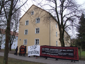 Proteste vor der Aussiger Straße. 