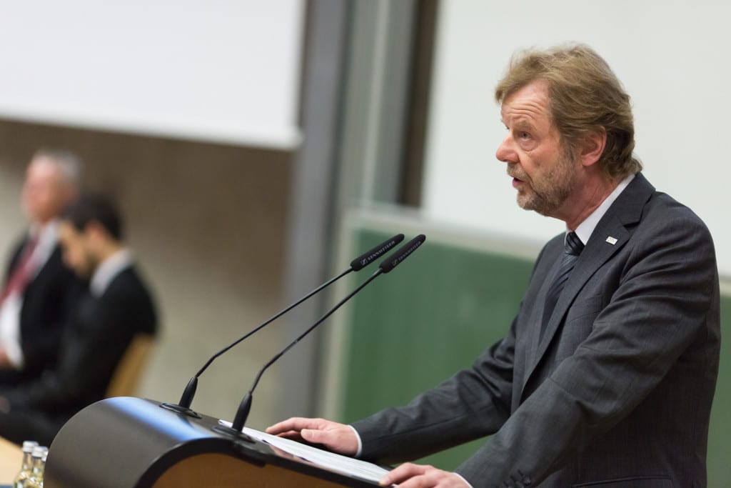 Jahresrückblick:  Prof. Dr. Wolfgang Baier, Präsident der OTH Regensburg, berichtete von den Erfolgen, welche die OTH Regensburg im vergangenen Jahr vorzuweisen hat.  Fotos: OTH/ Paul Mazurek