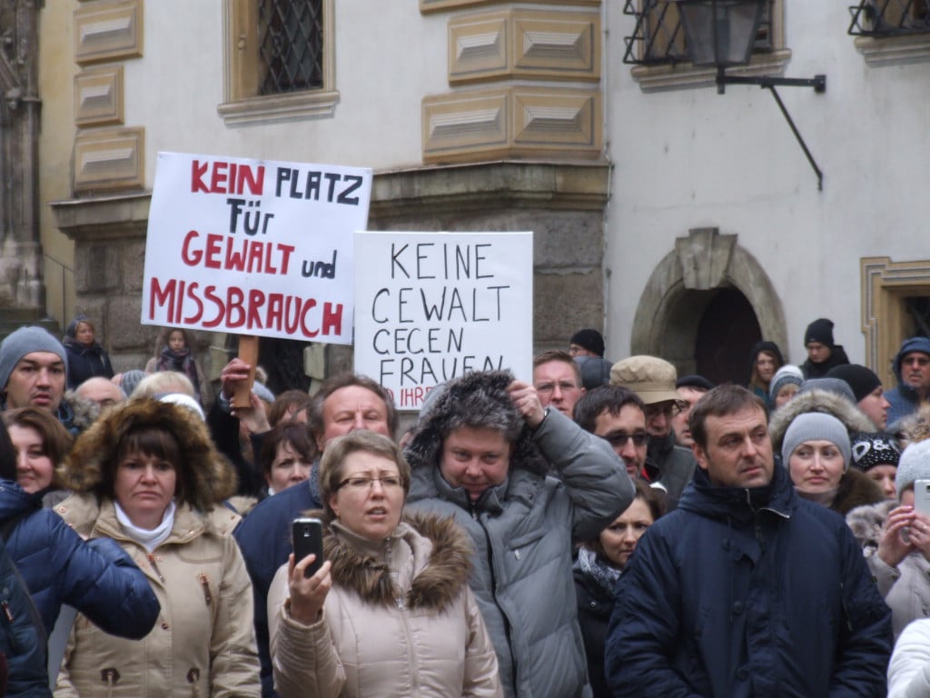 Am Sonntag demonstrierten rund 400 Menschen. Der konkrete Anlass erweist sich nun als Lügengeschichte. Foto: Aigner