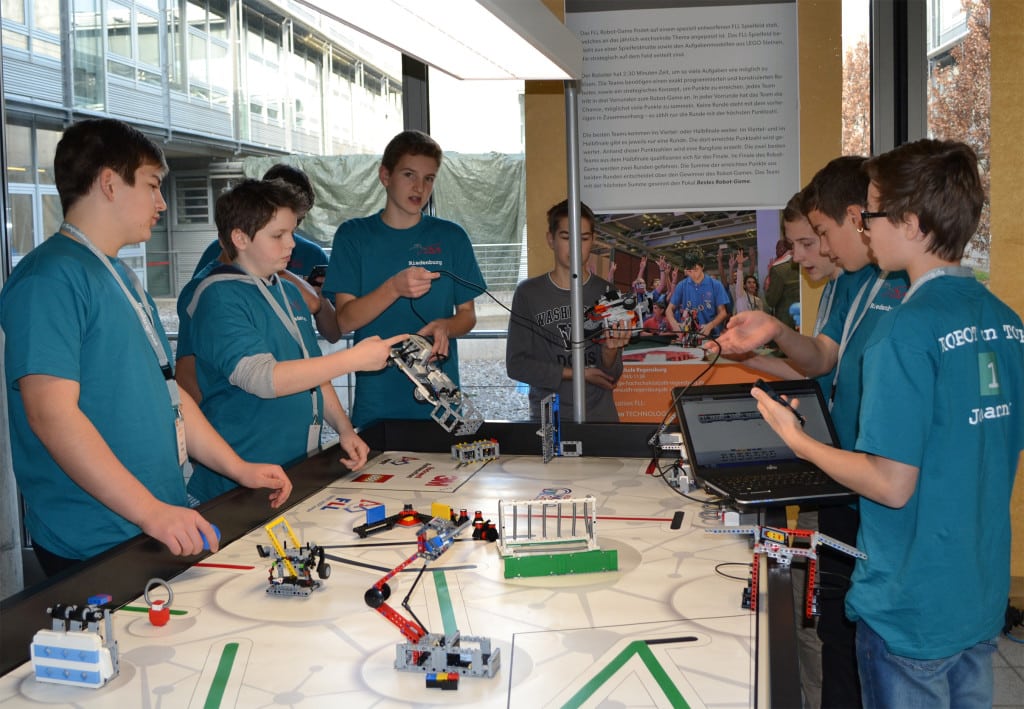 Am 6. Februar findet an der OTH Regensburg das Europa-Semifinale des First Lego League (FLL) Roboterwettbewerbs statt. Mit dabei zwei Gewinnerteams des Regionalentscheids aus Regensburg. Foto: OTH Regensburg