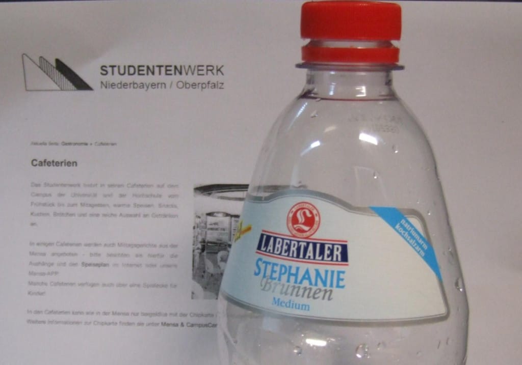 Nur ein Mineralwasser konnte die Werte erfüllen, die in einer Ausschreibung des Studentenwerks gefordert wurden. Foto: as