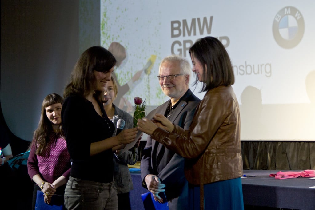 PF Sophie Linnenbaum mit Birgit Hiller und der deutschen Jury