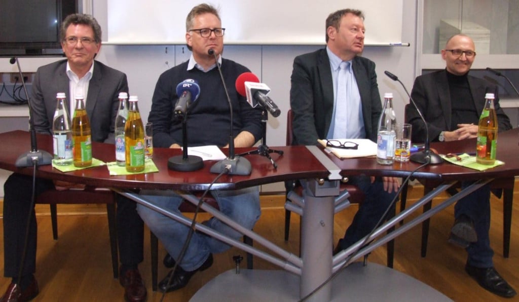 Podium im Presseclub: Ludwig Faust, Rudolf Neumaier, Moderator Gerhard Schiechl um Dochchormanager Christof Hartmann. Das Bistum weigerte sich, einen Vertreter zu schicken. Fotos: as 