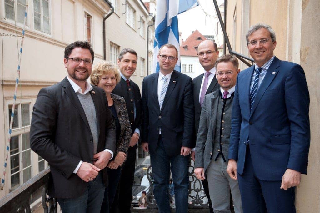 Dr. Gerhard Hopp, Petra Dettenhöfer, der Leiter der Bayr. Repräsentanz Dr. Hannes Lachmann, Alexander Flierl, Staatssekretär Albert Füracker, Tobias Reiß, Dr. Franz Rieger. (Foto Bayerische Repräsentanz in Prag)