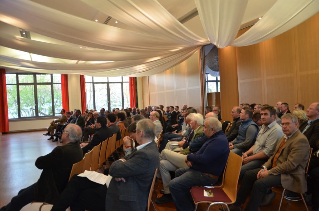 Zur Podiumsdiskussion „Auswirkungen des Klimawandels auf die Wasserversorgung im Landkreis Regensburg“ waren rund 100 Gäste ins Rathaus-Restaurant Barbing gekommen.