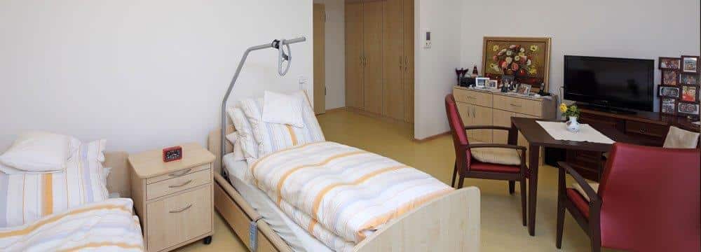 Ein Zimmer im Bürgerheim Kumpfmühl. Der Neubau sorgt derzeit für ein höheres Defizit bei der Regensburg Seniorenstift gGmbH. Foto: Stadt Regensburg