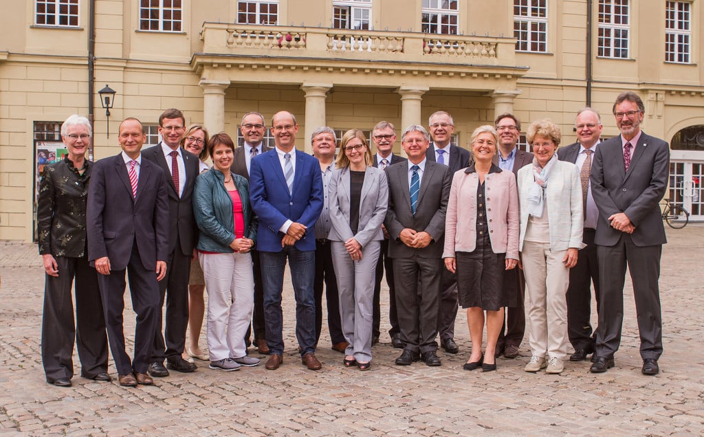 Dr. Christian Blomeyer (2.v.r.) begrüßte die Kanzlerinnen und Kanzler in der Regensburger Altstadt. Bildnachweis: Universität Regensburg, Referat II/2 – Kommunikation, Lena Schabus