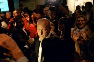 Solidaritätsadressen, Applaus, Medienschelte: In der SPD scheint der Rückhalt für Joachim Wolbergs (hier bei seiner Wahl zum Oberbürgermeister) ungebrochen. Foto: Archiv/ Starzinger