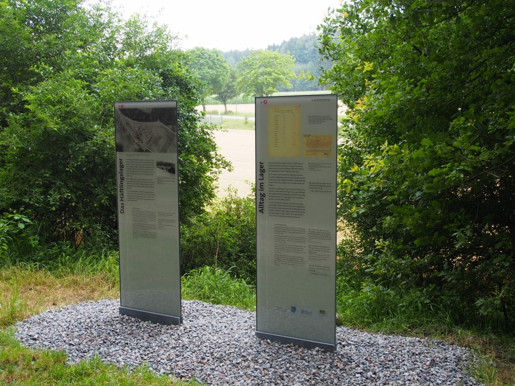 Tafel drei und vier am Waldrand nahe der Straße nach Teugn. Foto: wr