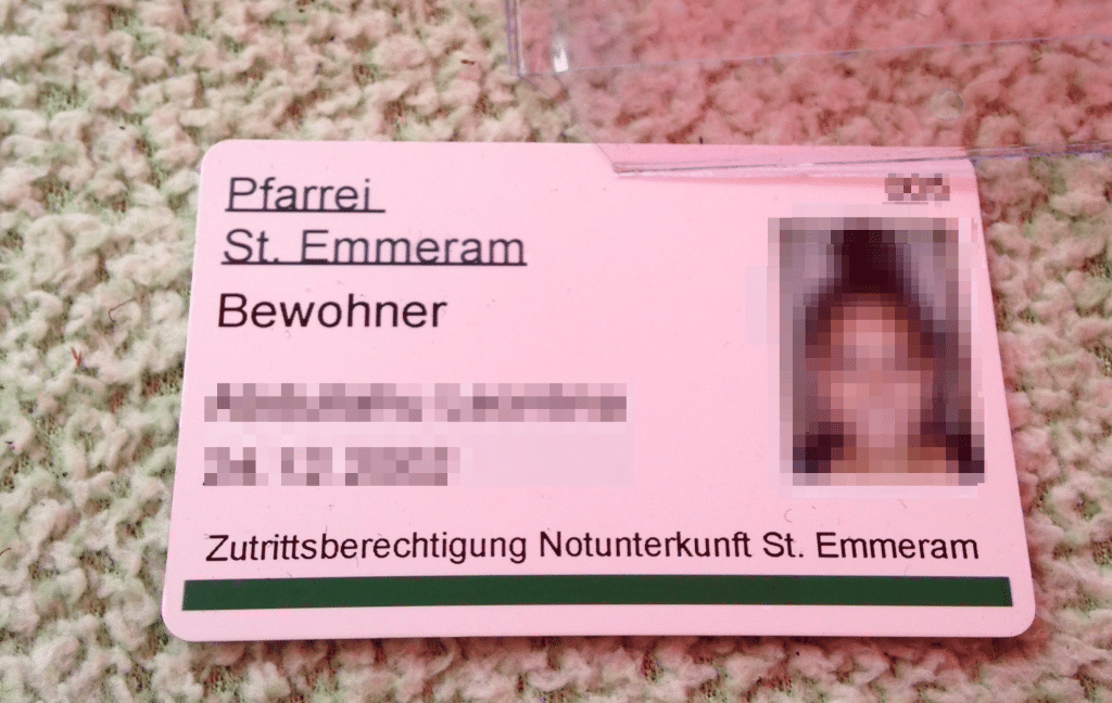 Bewohnerausweis aus der so bezeichneten "Notunterkunft St. Emmeram". Die Bewohner sind nicht länger geduldet. Foto: om