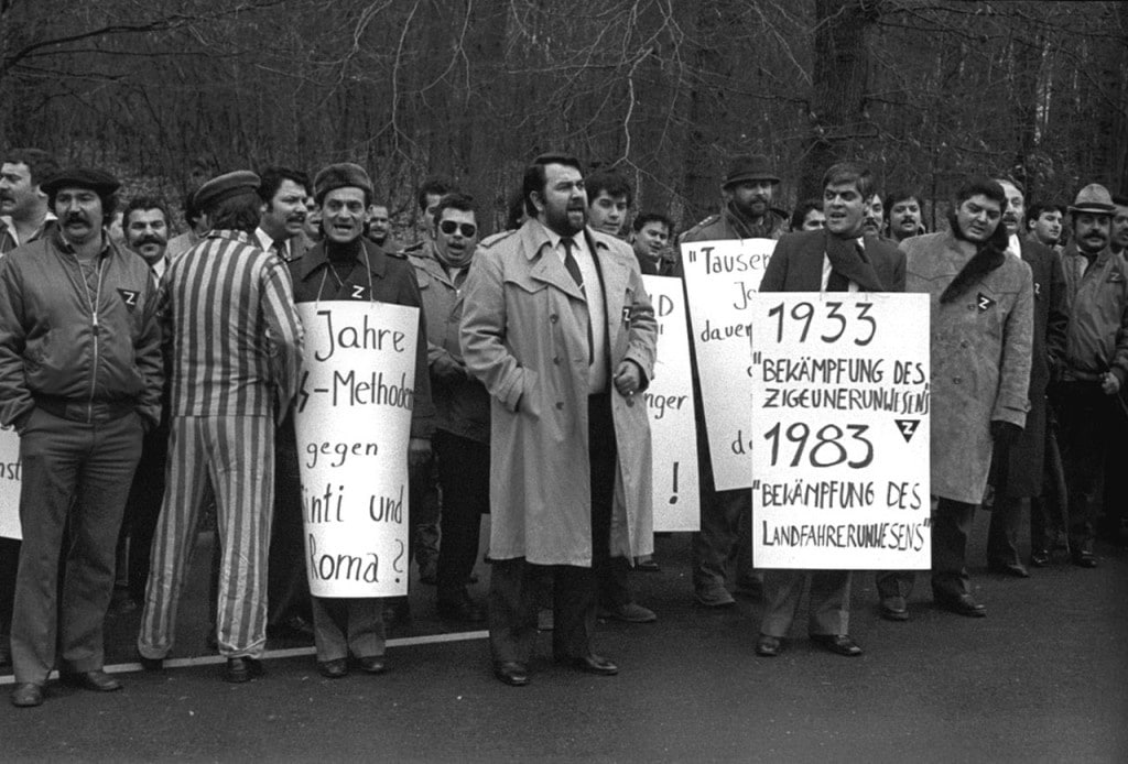 Demonstration von Sinti und Roma am 28. Januar 1983 anlässlich des 50. Jahrestags der Machtergreifung vor dem BKA.