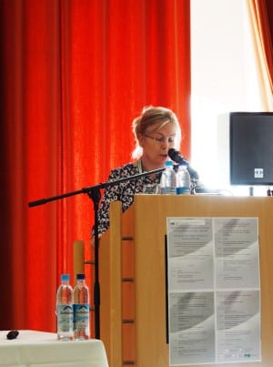 Eva Haverkamp bei ihrem Vortrag in Regensburg. Foto: rw