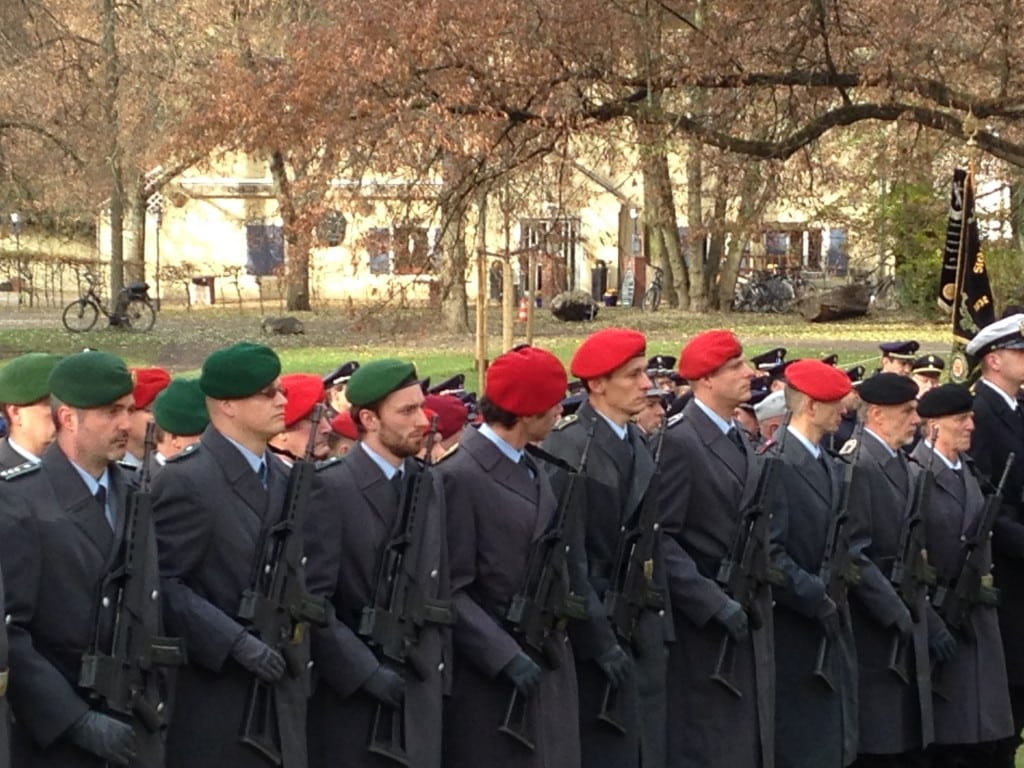 Stehen für Frieden: Soldaten. Foto: om