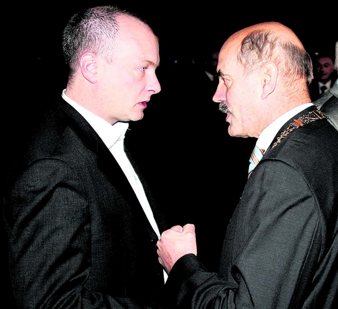 Der eine schloss einen umstrittenen Vertrag, der andere hat jetzt die Klage am Hals: Hans Schaidinger und Joachim Wolbergs. Foto: Archiv