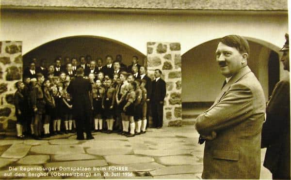 Ständchen für den Führer: Die Domspatzen 1936 auf dem Obersalzberg. Foto: privat