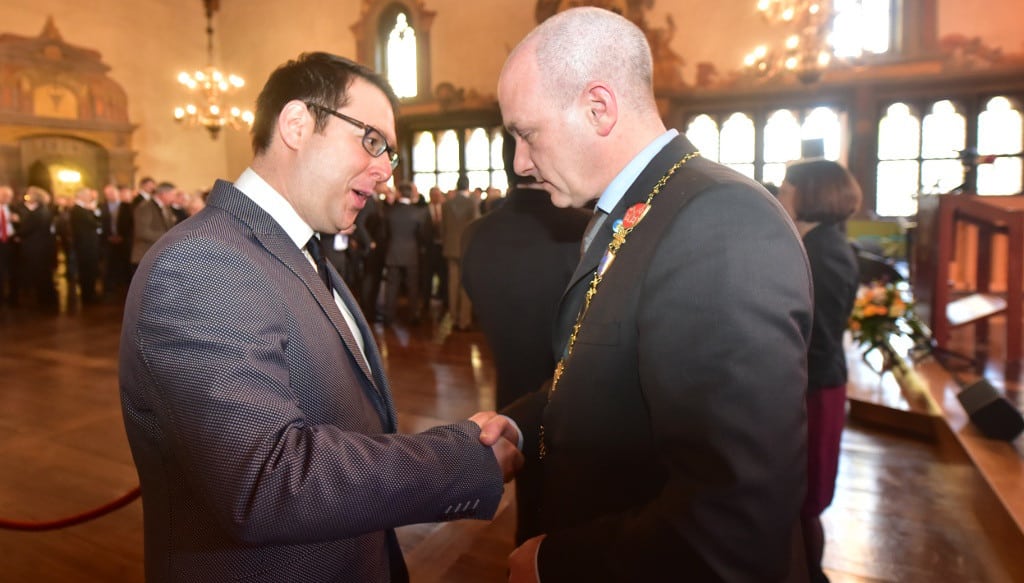 Vertrauliche Unterlagen gegen positive Berichte? Die Regensburger Staatsanwaltschaft verdächtigt Christian Eckl der Bestechung des Oberbürgermeisters. Foto: Archiv/ Staudinger