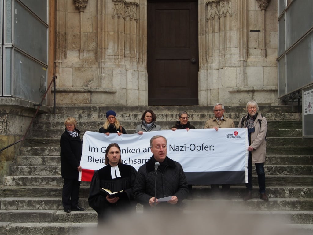 Michael Fuchs (re.) konnte sich nicht dazu durchringen, auch die Wahl von Bischof Buchberger zu erwähnen. Foto: Werner