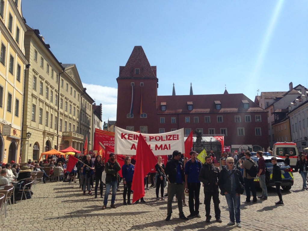 Der Anti-GdP-Block stellt sich zur eigenen Demonstration auf. Foto: om